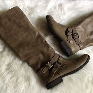 Tall Taupe Boots 👢